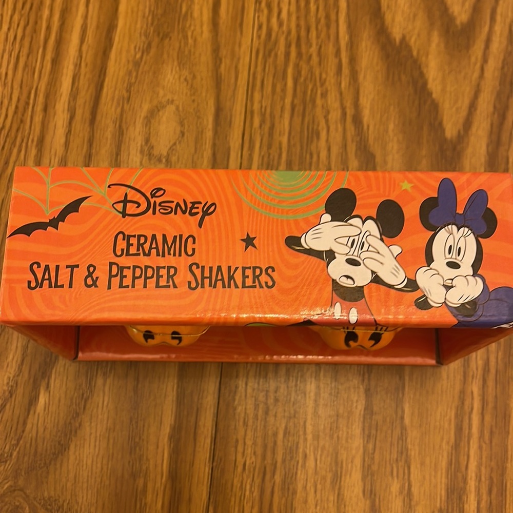 Disney Halloween Minnie and Mickey salt and pepper shaker’s - Picture 2 of 3